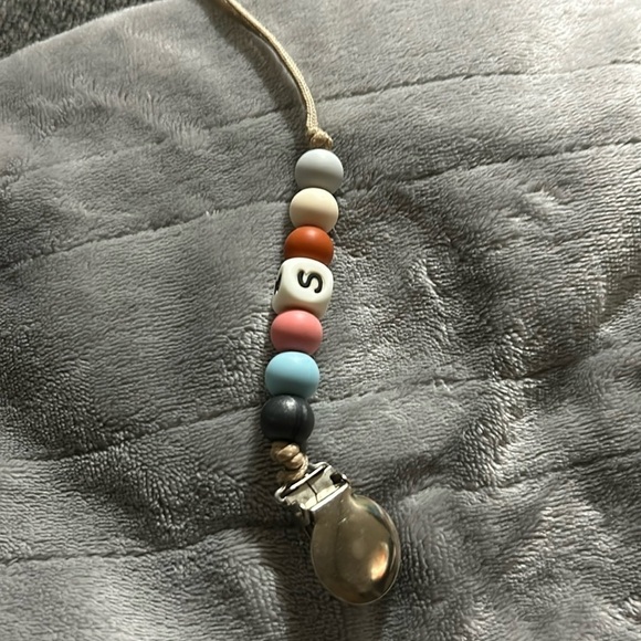 Pacifier clip - Picture 1 of 3